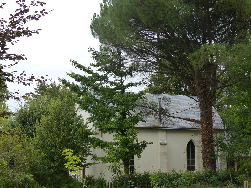 Le Temple de La Couarde, façade avec sa rosace sculptée
